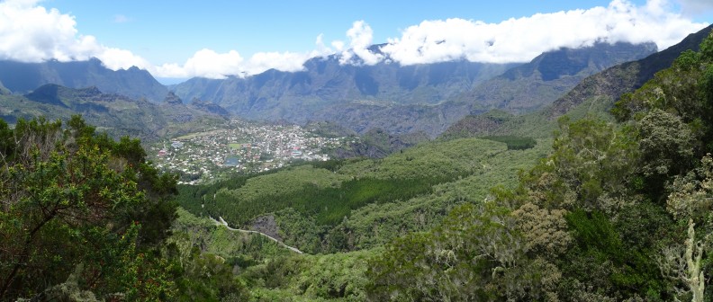 Vue sur Cilaos J7_Cilaos_refuge_de_la_caverne_Dufour_06.jpg